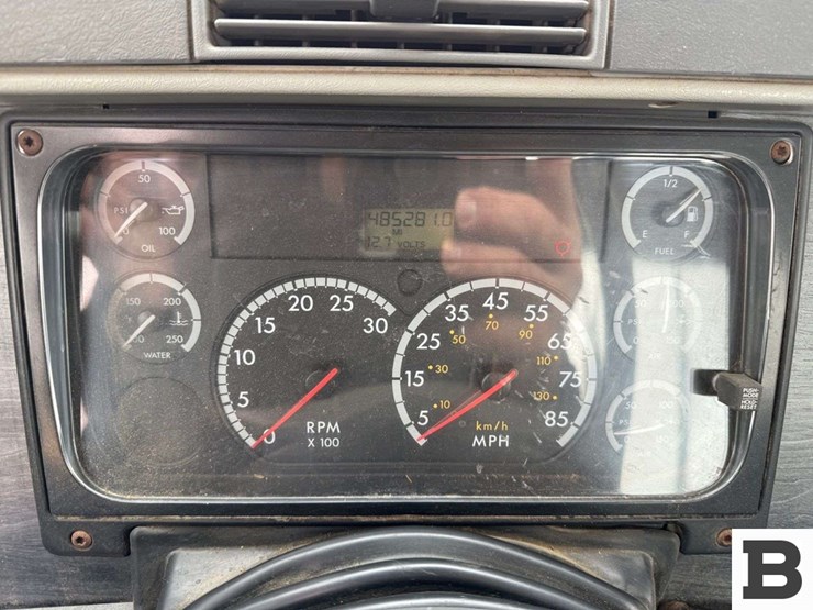 2005-freightliner-columbia-120-image-67