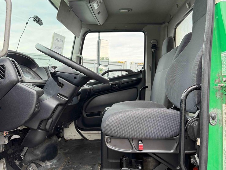 2013-hino-338-image-23