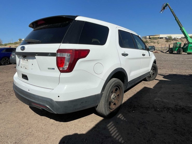 2017-ford-explorer-image-77