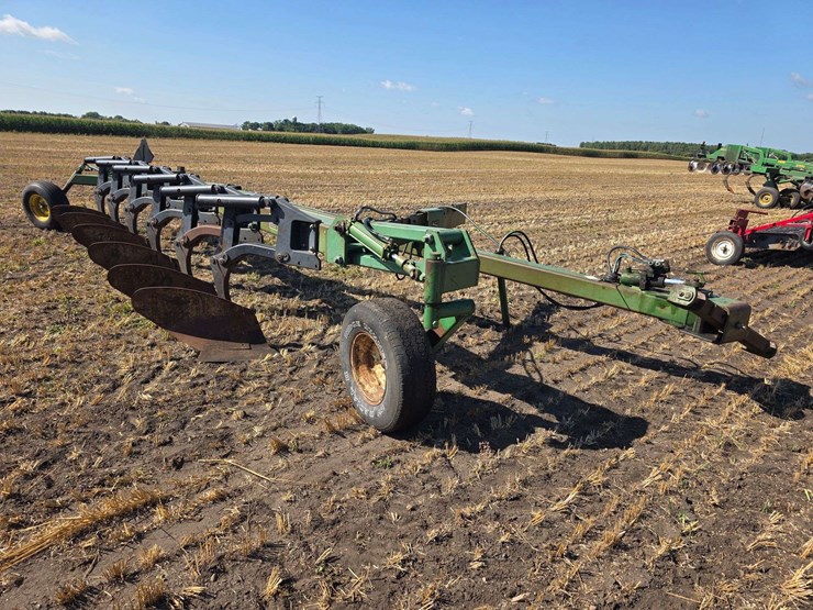 john-deere-2700-image-1