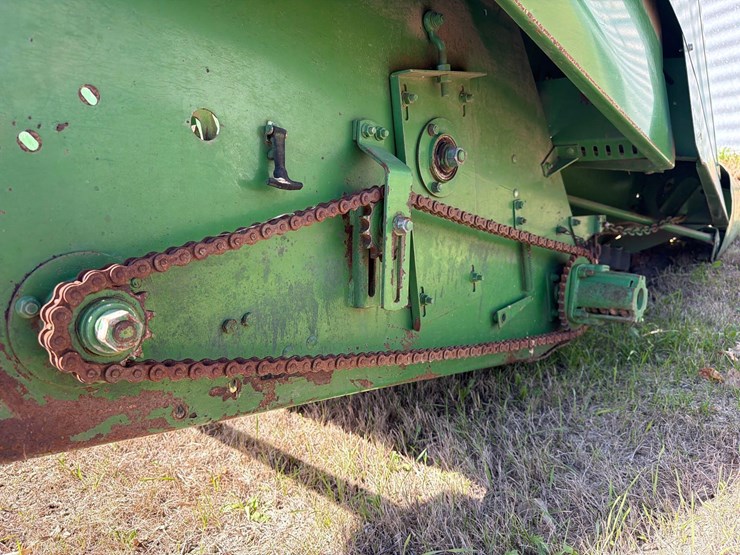 john-deere--835a-header-image-13