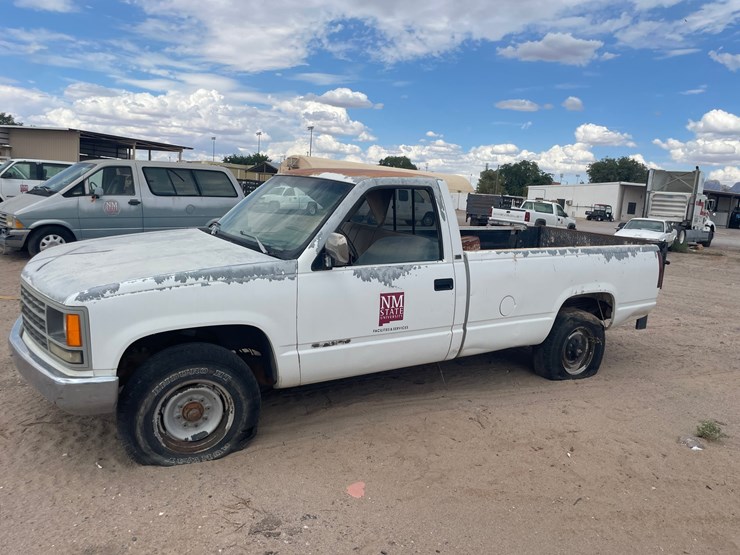 #1875-•-1992-chevy-1/2-ton-pickup-truck-(has-nm-title)-(offsite-at-nmsu)-image-1