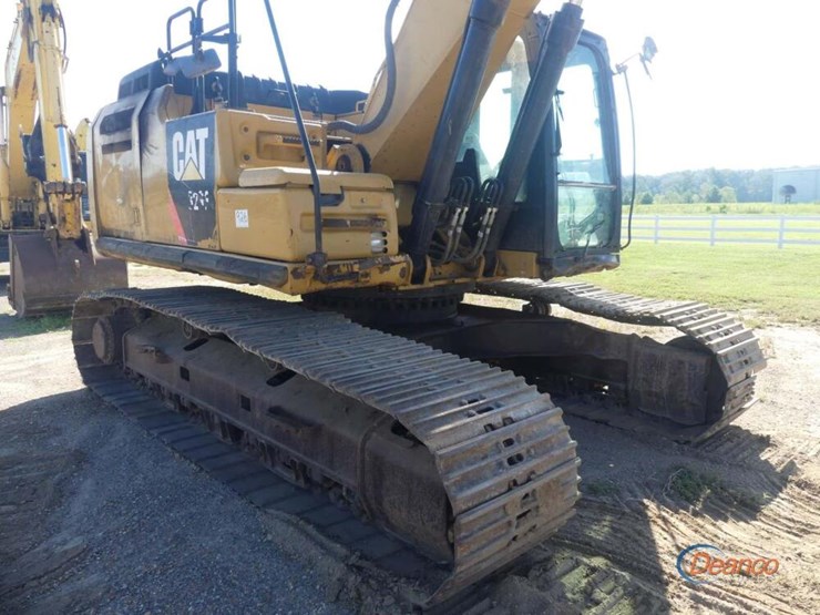 2015-caterpillar-329f-image-3