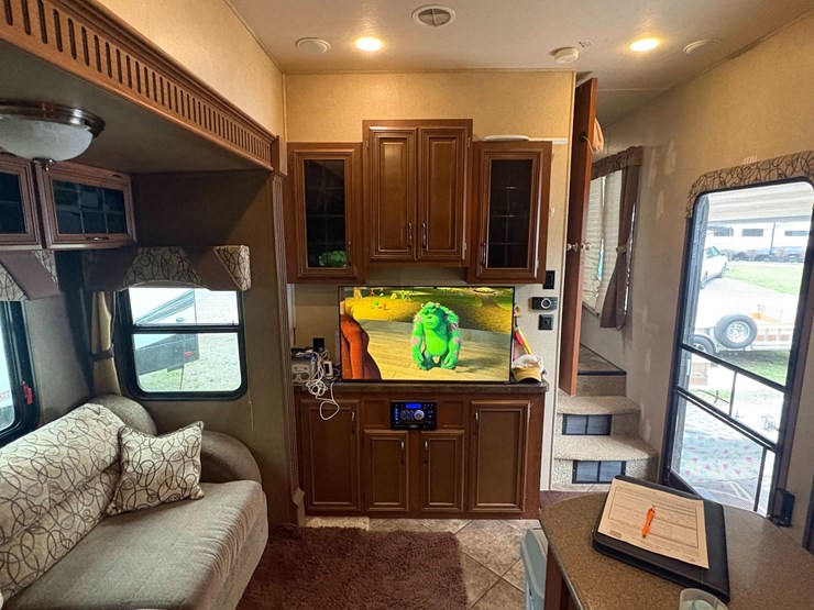 #5997-•-2015-forest-river-sierra-camper-(three-lakes,-wi)-(title-in-delay)-image-43