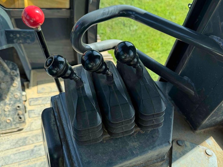 2014-deere-655k-image-26