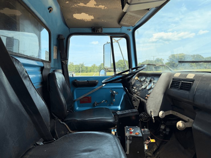 1996-ford-l8000-image-15