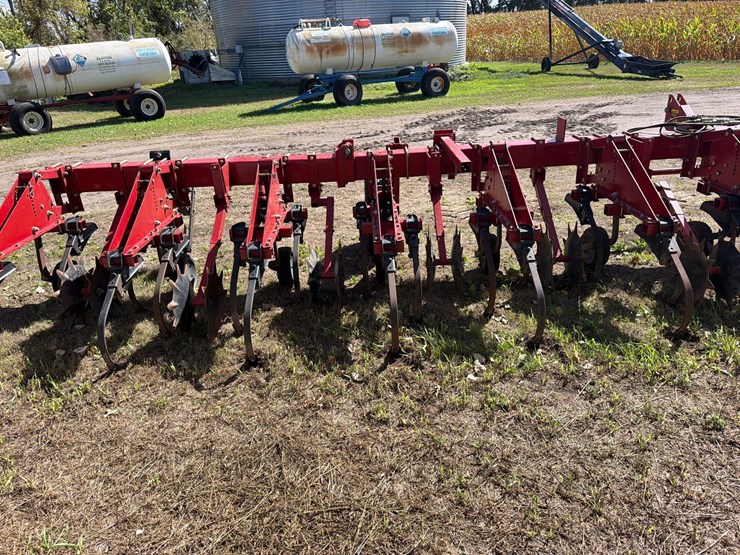 case-ih-1820-row-cultivator-image-6