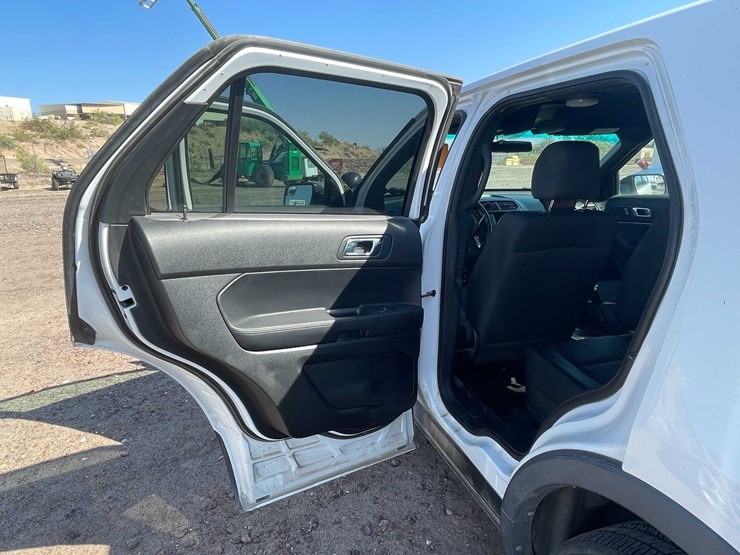 2017-ford-explorer-image-17