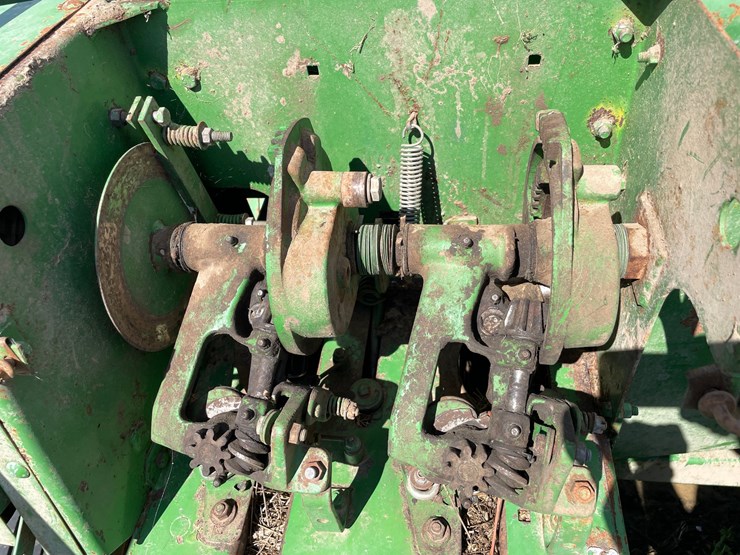john-deere-336-image-18