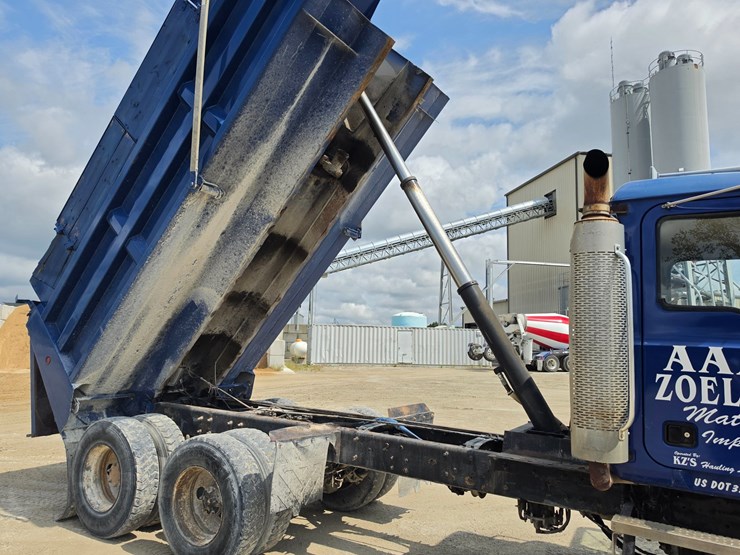 #25404-•-2003-mack-cv713-granite-tandem-axel-dump-truck-image-30