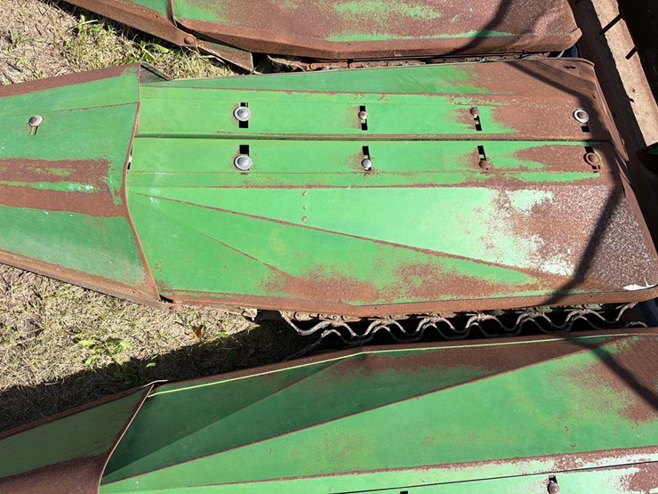 john-deere--835a-header-image-11