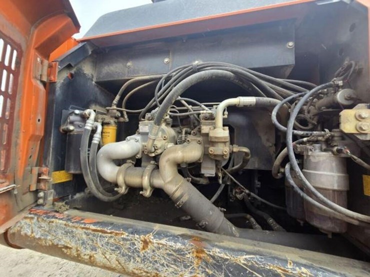 2016-hitachi-zx350-lc-image-41