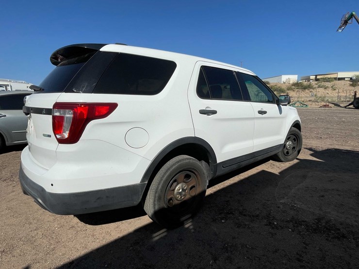 2017-ford-explorer-image-5