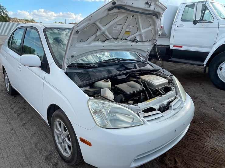 #1853-•-2002-toyota-prius-(title-in-delay)-image-57