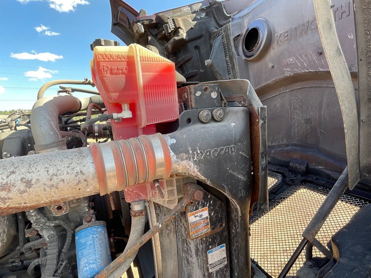 2014-kenworth-t880-image-37
