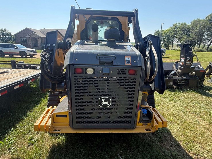 deere-331g-image-25