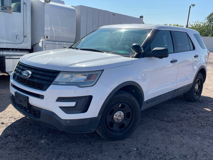 2017-ford-explorer-image-44