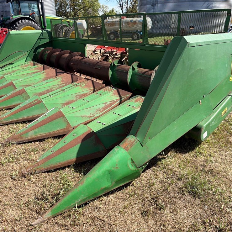 John Deere  835A Header