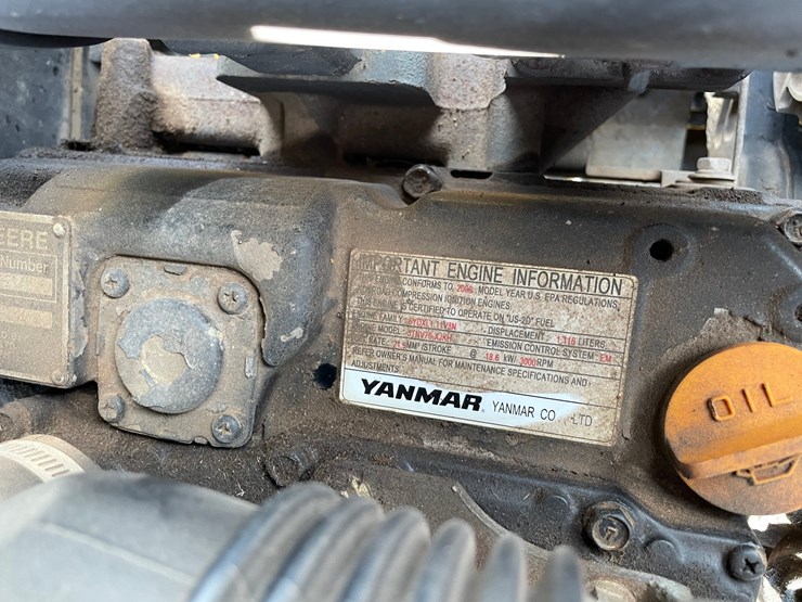 2010-john-deere-2305-image-35