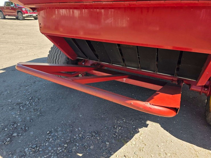 2009-new-holland-br7090-image-21