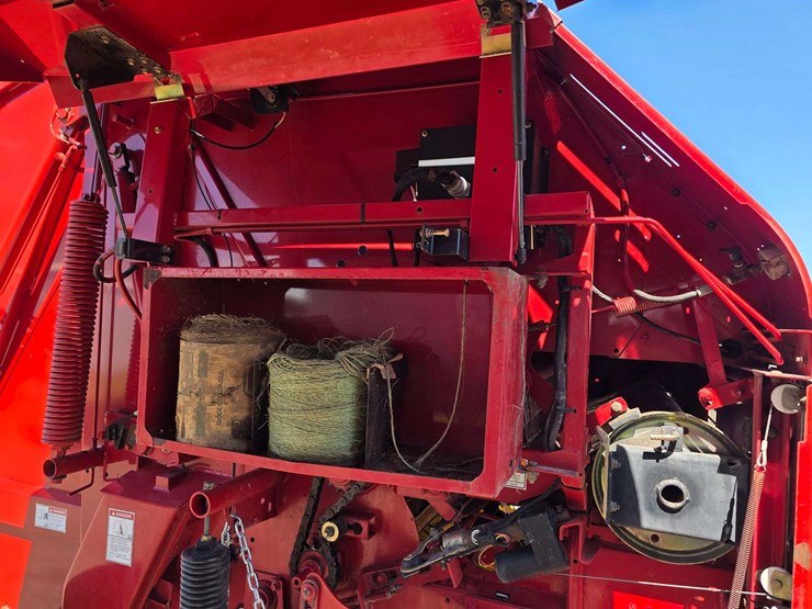 2009-new-holland-br7090-image-11