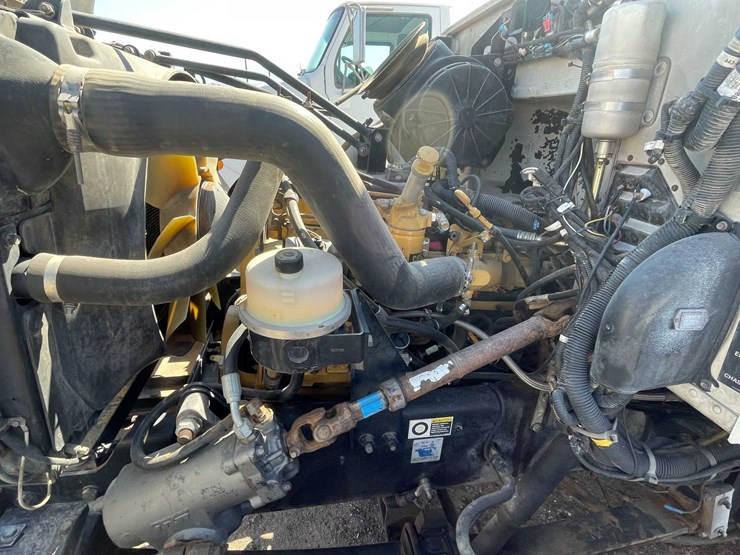 2004-peterbilt-330-image-53