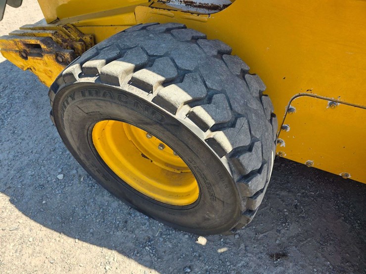 2016-deere-332d-image-31