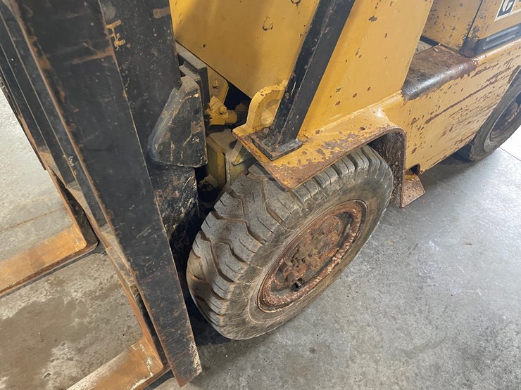 #133-•-cat-pneumatic-forklift-(shawano,-wi)-image-43