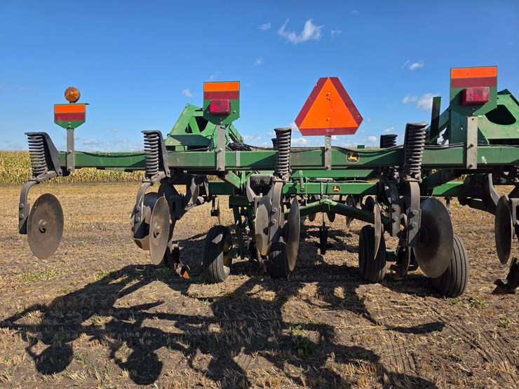 john-deere-2700-image-15