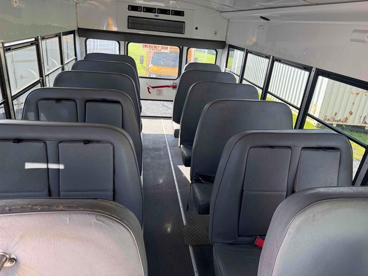 2009-chevrolet-20-passenger-school-bus-image-18