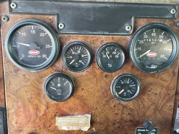 2004-peterbilt-330-image-38