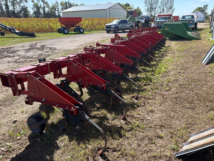 case-ih-1820-row-cultivator-image-5