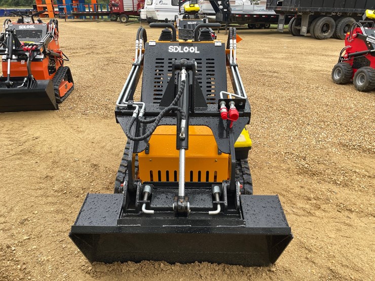 #1261-•-mms-skid-steer-loader-image-2