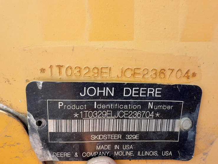 2013-deere-329e-image-24