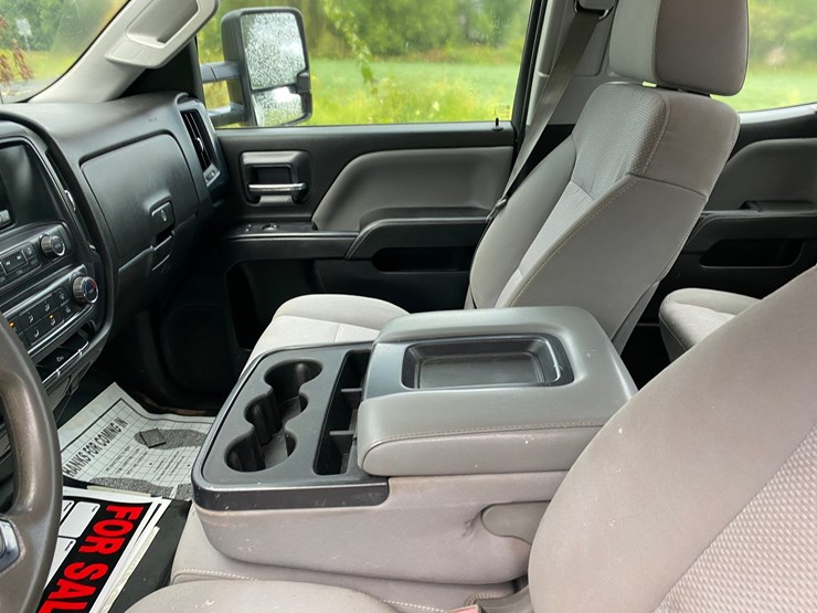 2015-chevrolet-2500-image-32
