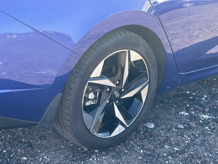 #1859-•-2023-hyundai-elantra-(has-nm-title)-image-84
