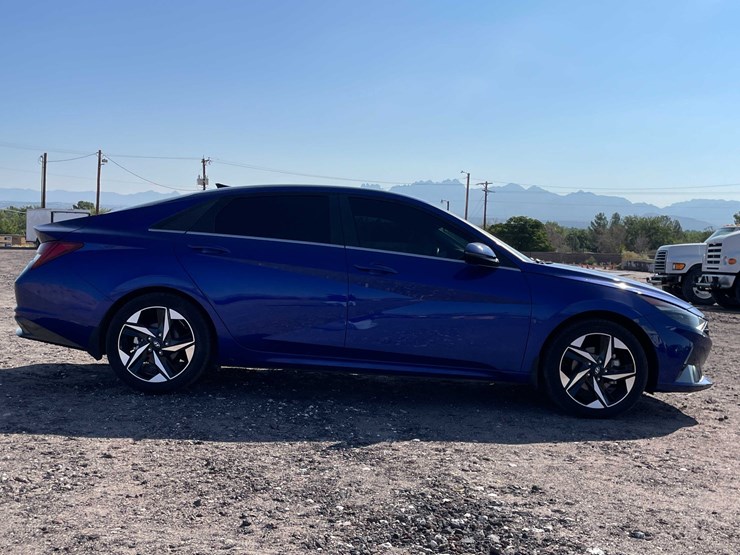 #1859-•-2023-hyundai-elantra-(has-nm-title)-image-4