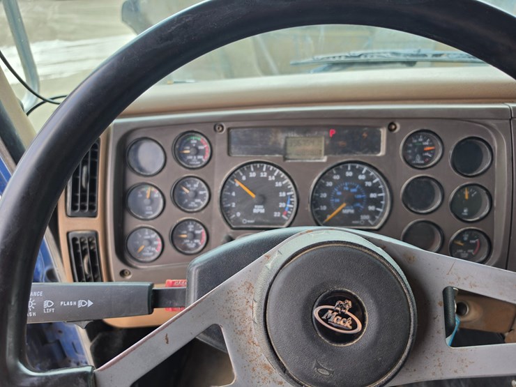 #25404-•-2003-mack-cv713-granite-tandem-axel-dump-truck-image-87