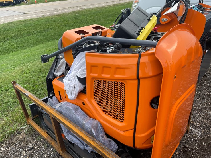 #2970-•-landhonor-mini-excavator-image-9