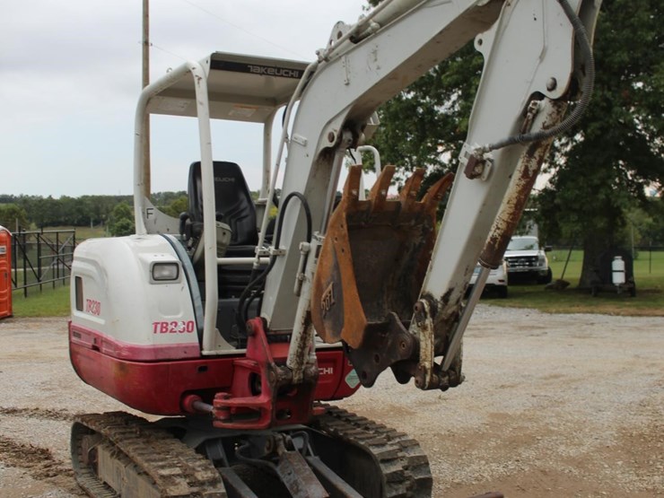 takeuchi-tb230-image-7