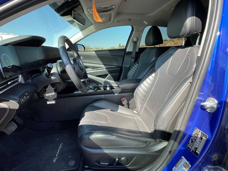 #1859-•-2023-hyundai-elantra-(has-nm-title)-image-30