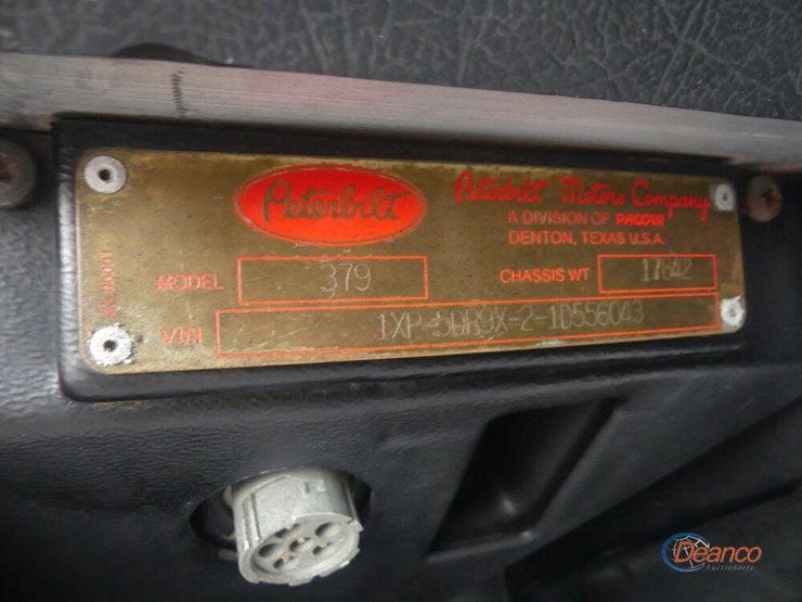 2001-peterbilt-379-image-23