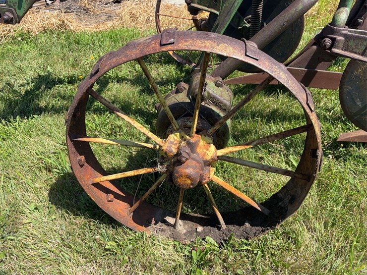john-deere-16-image-16