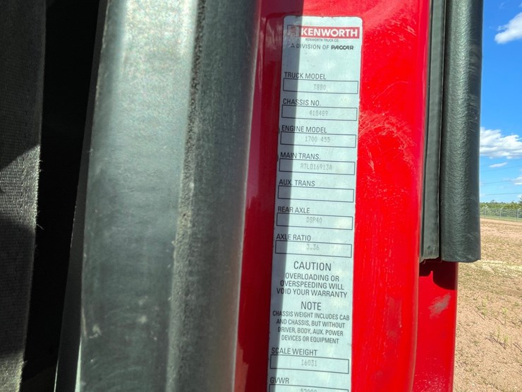 2014-kenworth-t880-image-48