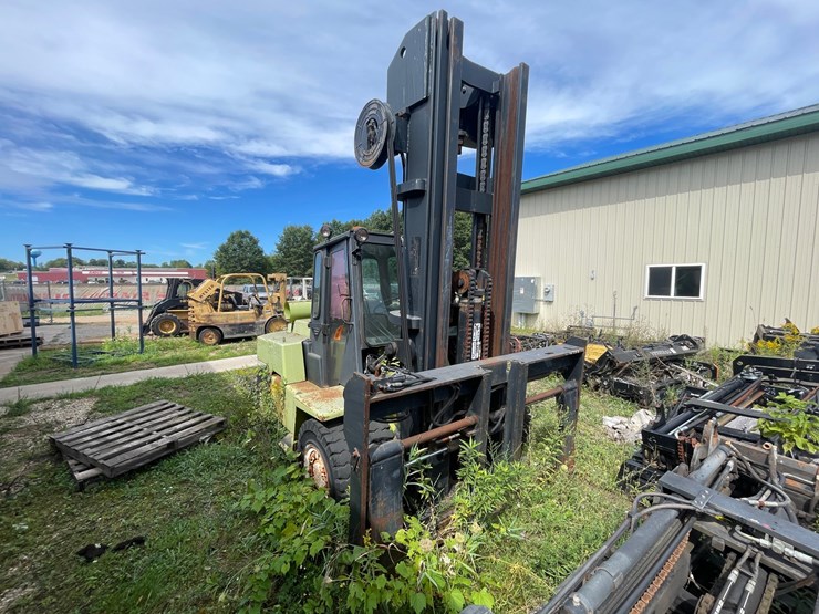 #135-•-clark-forklift-(shawano,-wi)-image-1