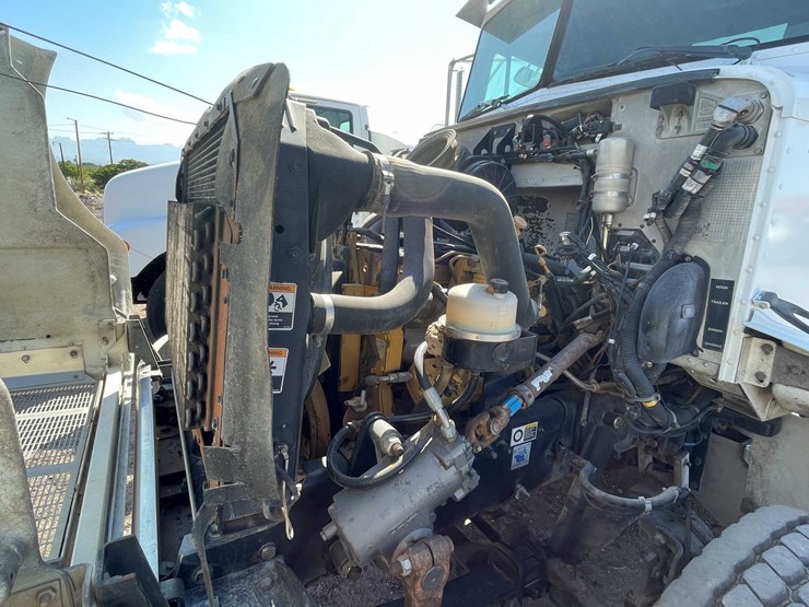 2004-peterbilt-330-image-51
