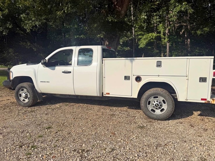 2013-chevrolet-2500hd-image-2