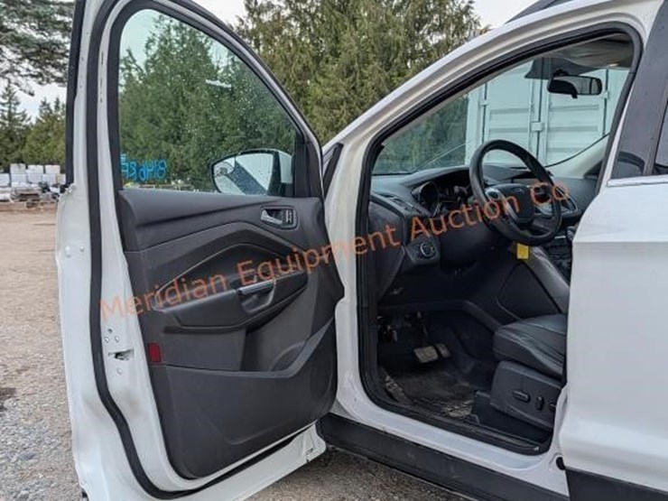 2015-ford-escape-se-image-9