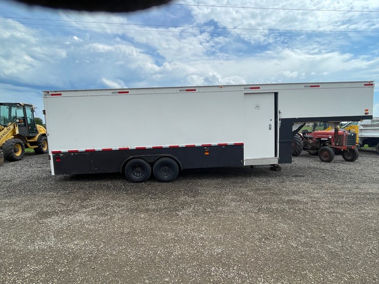 #2840-•-1987-roadmaster-5th-wheel-enclosed-trailer-(has-wi-title)-image-2