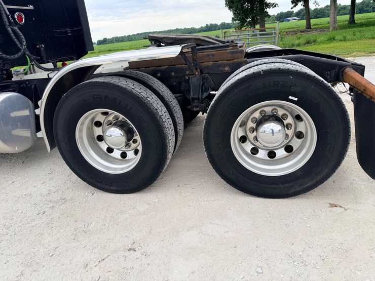 2014-peterbilt-389-image-99